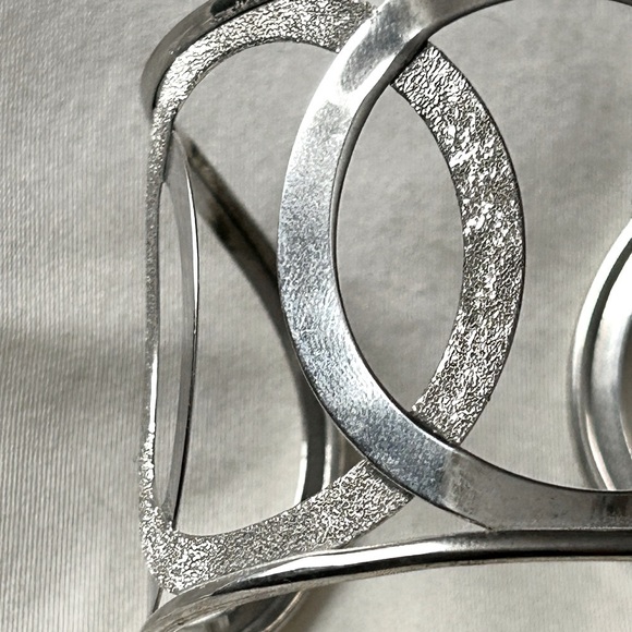 ✨Beautiful Edgy Vintage Brushed and Polished .925 Silver Sparkling Cuff Bracelet - Picture 9 of 16